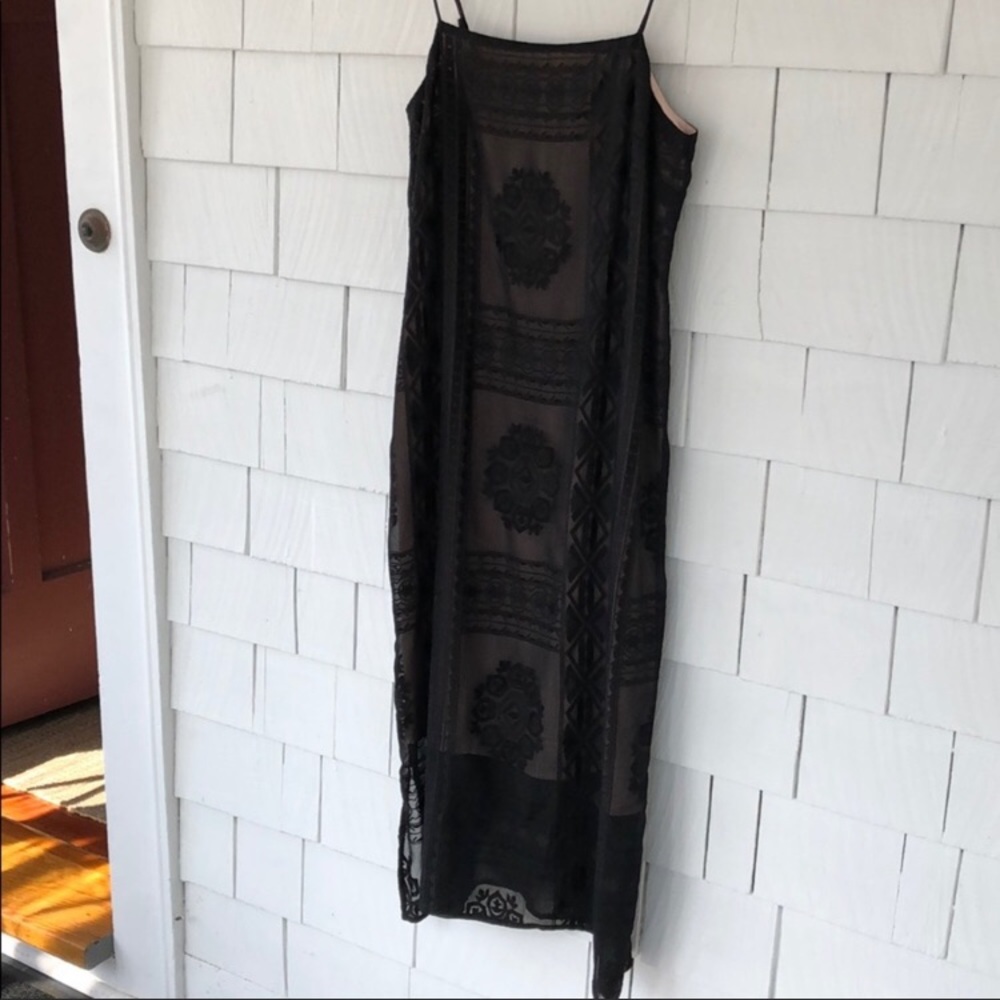 Floreat 1920s-style dress in black lace